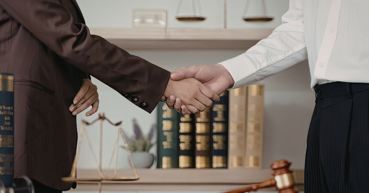 Legal Secretary vs Paralegal — Roles, Responsibilities & Career Paths Compared